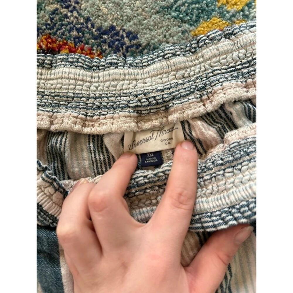 Universal Thread Shorts - Picture 2 of 2